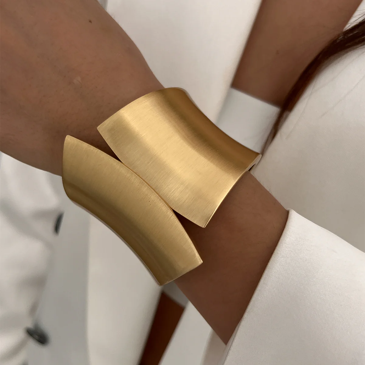 2pc Abstract Brushed Metal Bangle Set - Image 2