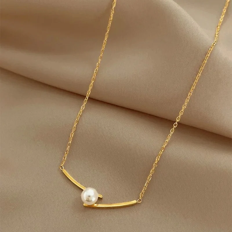 Balancing Pearl Necklace