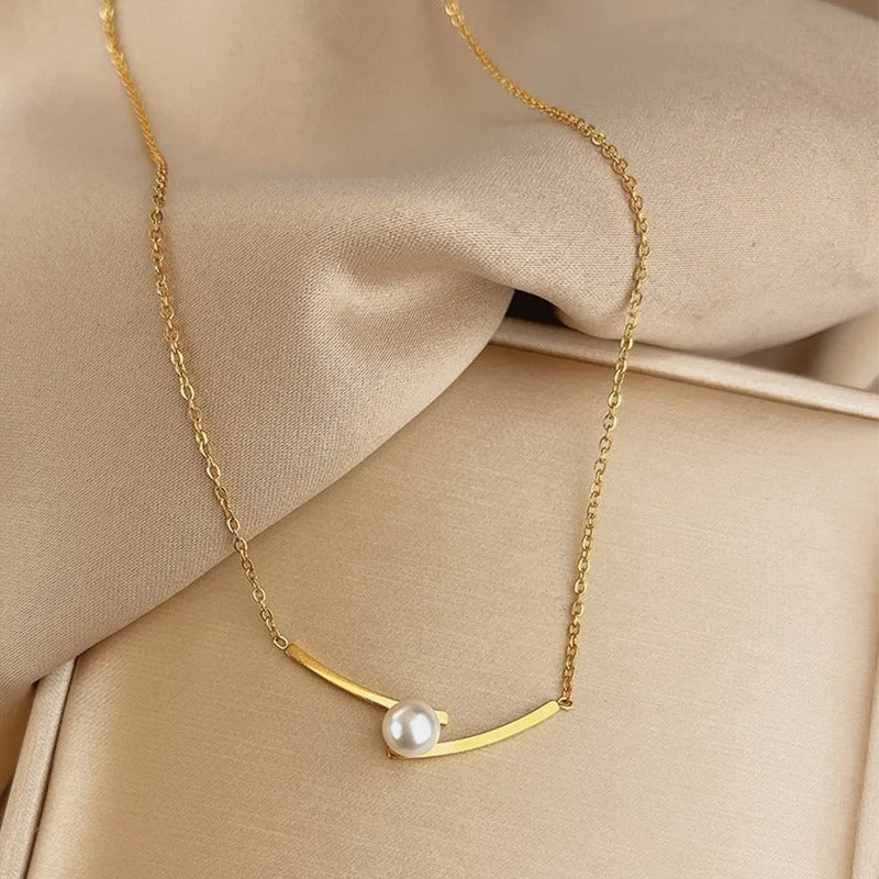 Balancing Pearl Necklace - Image 3