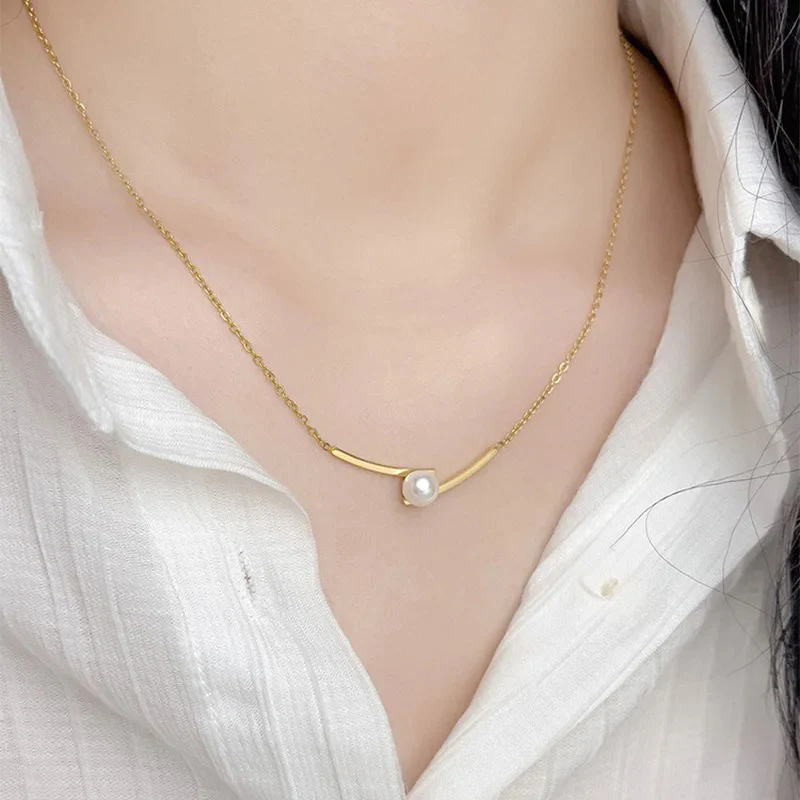 Balancing Pearl Necklace - Image 5