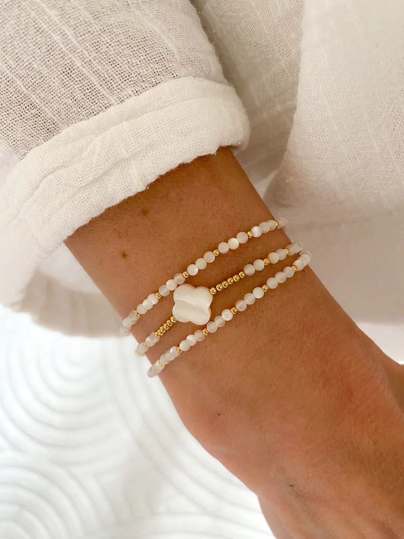 Clover Shell Bead Bracelet - Image 2