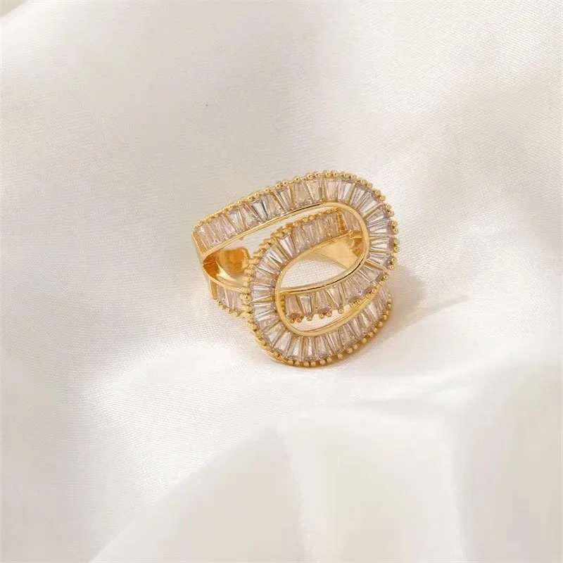 Elegant Intertwined Maze Ring - Image 6