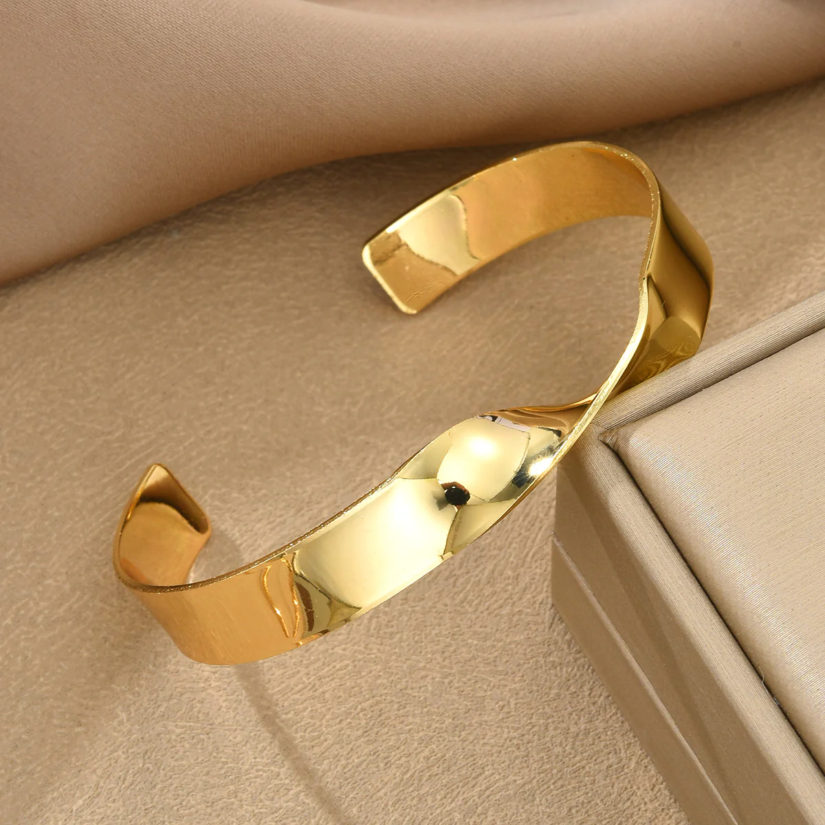 Twist Design Gold Cuff Bracelet - Image 3
