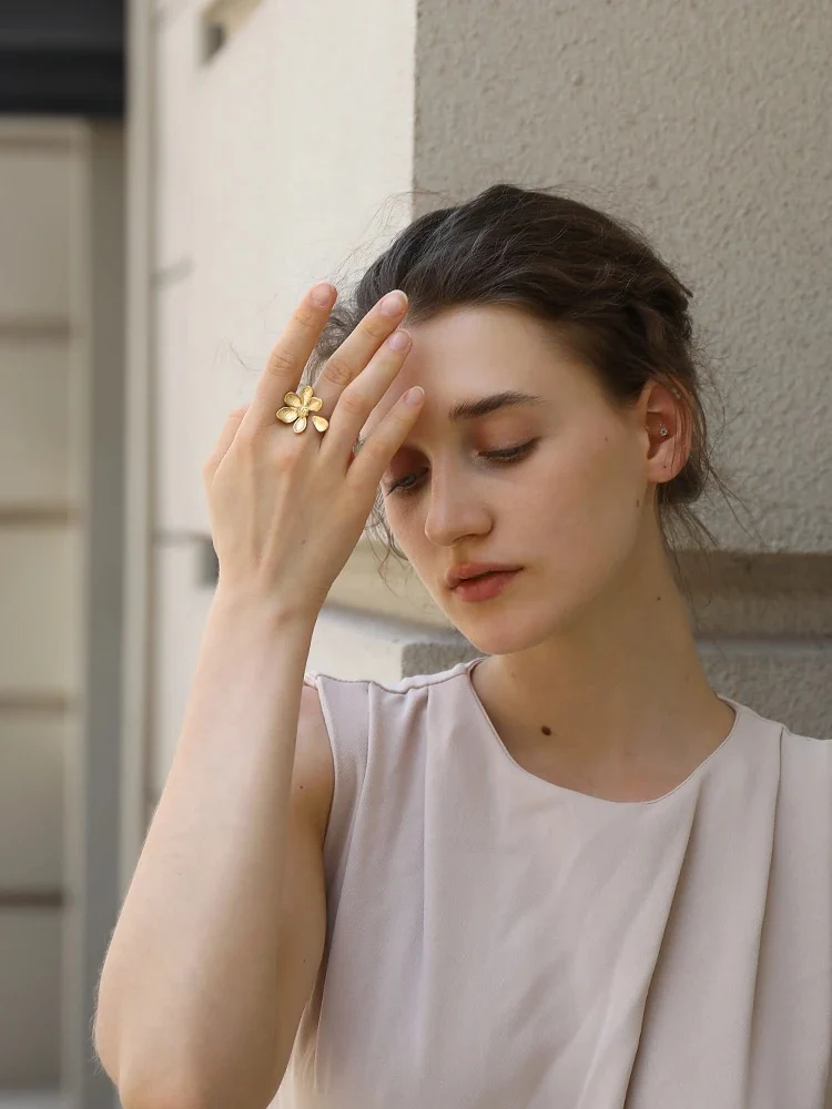 Vintage Flower Petal Ring - Image 2